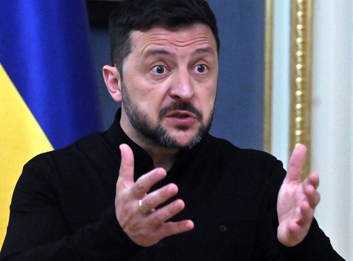 Zelenskyy says he is ready to meet Putin at G7 or US talks, urging pressure if Russia refuses.
Sour...