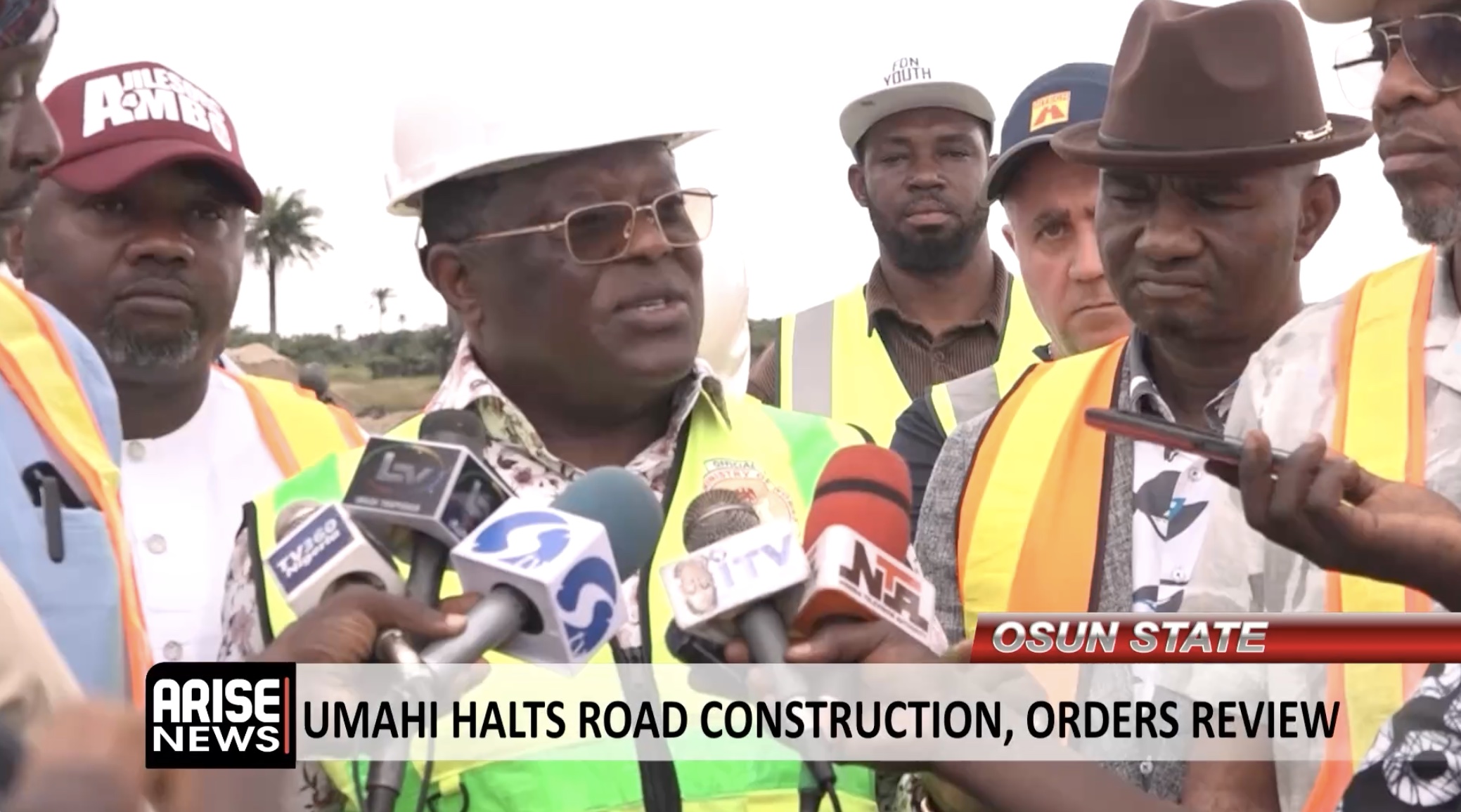 Umahi halts work on a section of the Ibadan-Ife -llesa Road, ordering reviews and sanctions.
Source...