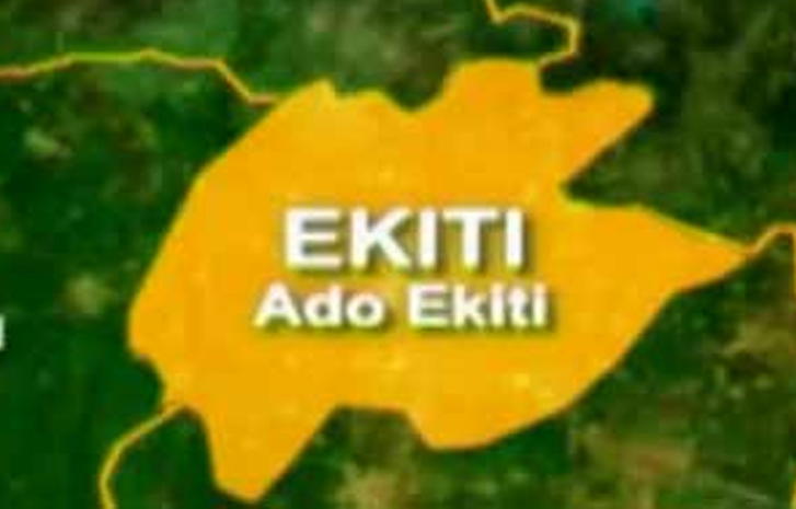 Voters at some of the polling units in Ado-Ekiti, Ekiti State capital, are still awaiting the arriva...