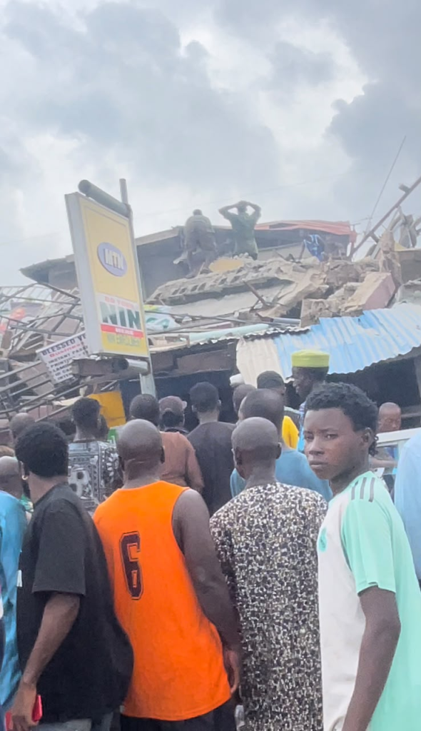 A three-storey building has collapsed in Alakija, Lagos State, trapping many.
An eyewitness said th...