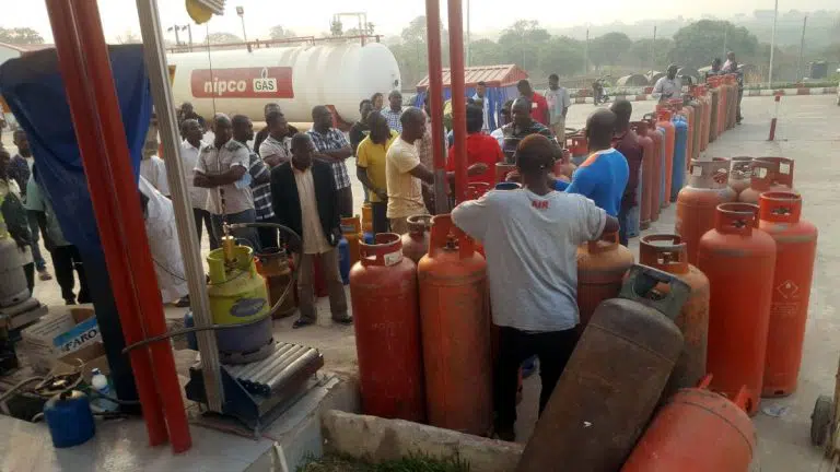 The Federal Government (FG) has convened an emergency stakeholders’ meeting to address the recent in...