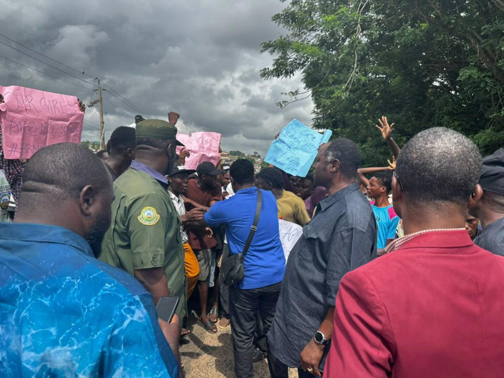 Suspects apprehended, investigation ongoing – Army
By Shina Abubakar
In a bid to show grievances o...