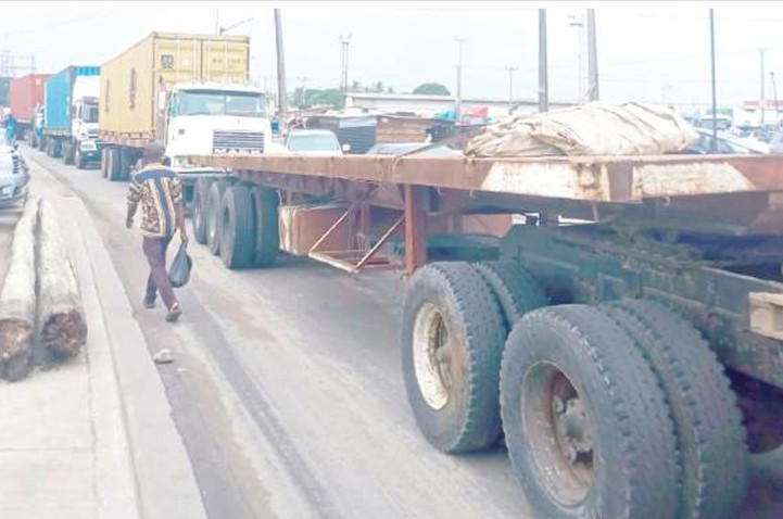 •LASTMA threatens to impound vehicles impeding traffic flow
•Shipping coys’ responsible for port co...