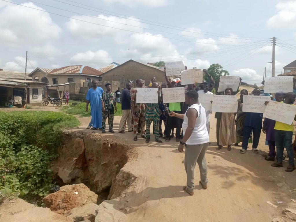 By James Ogunnaike, Abeokuta
Residents of Sodeke-Titun Ilupeju, Oke Odo, and 22 other communities i...