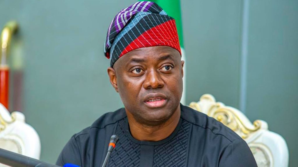 By Adeola Badru
Oyo State Government has extended by 24 hours the curfew imposed on 10 local govern...