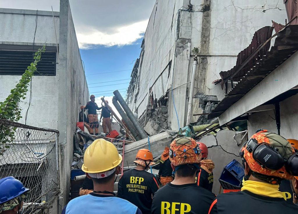 A 7.8-magnitude earthquake in the southern Philippines on Monday killed at least 31 people, accordin...