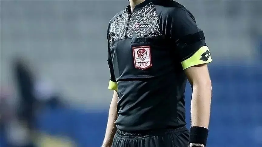 Criticising and insulting football referees is a right protected by freedom of speech, but suggestin...