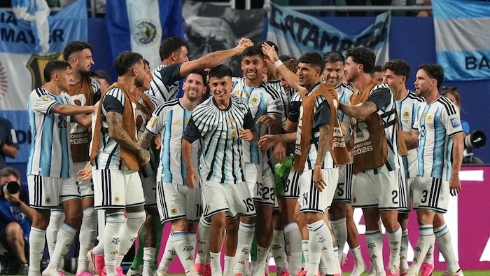 Argentina overcame a spirited Cape Verde side 3-2 after extra time to book a World Cup last-16 spot...