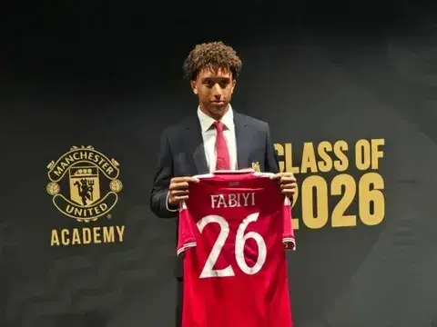 Manchester United have announced their latest intake of academy scholars, with Nigerian-eligible def...