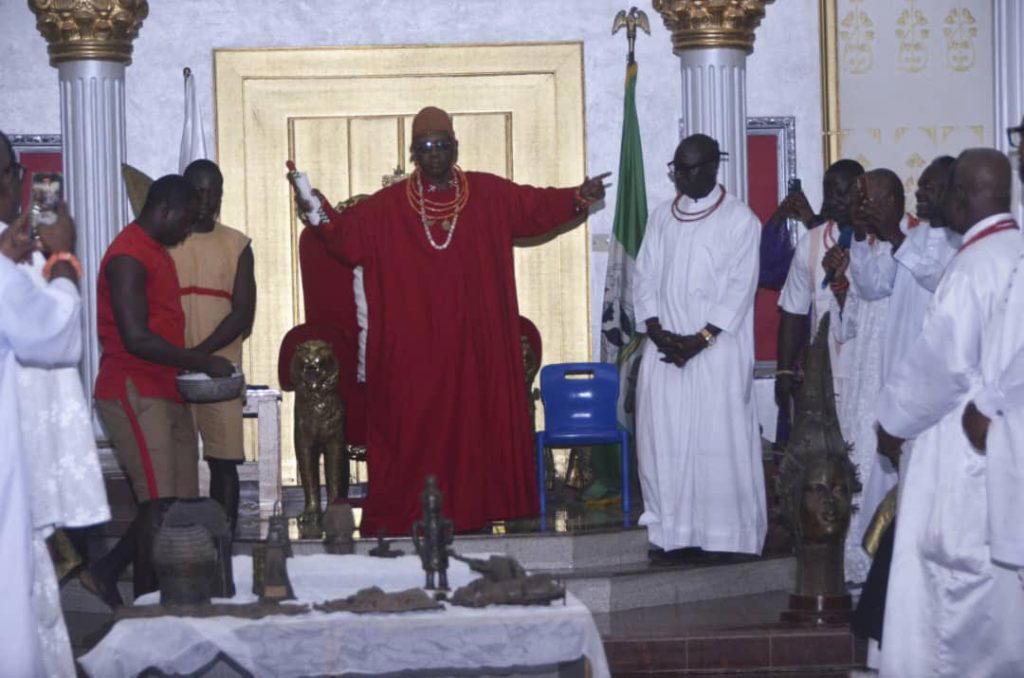 By Ozioruva Aliu
The Oba of Benin, Omo N’ Edo, Uku Akpolokpolo Ewuare II, has received 18 cultural...