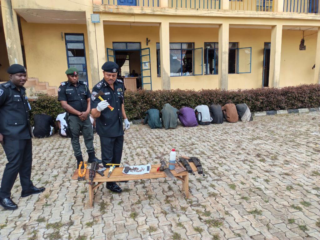 — Recover firearms, ‘acid’, AK-47
—– 3 alleged soldiers at large
By Dayo Johnson Akure
The Ondo S...