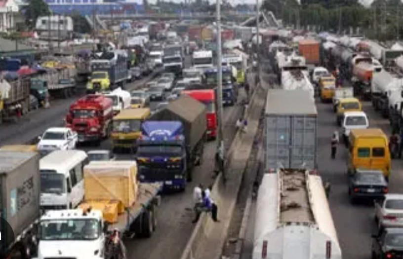 ***Residents, motorists blame container terminals for worsening traffic jam
***Terminal operator c...