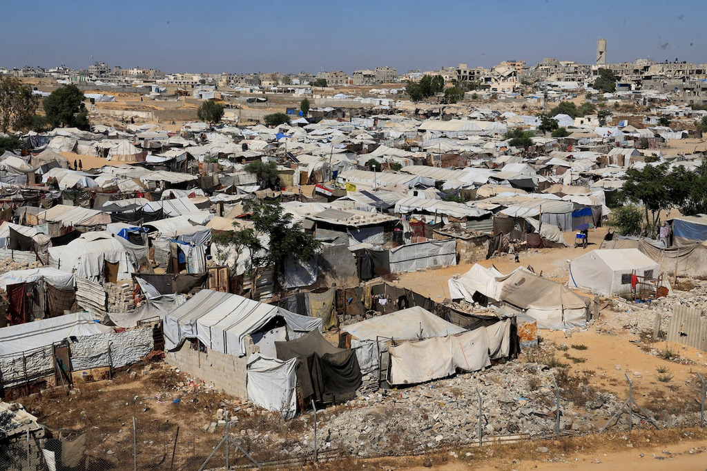 A United Nations official has said Palestinian militant group Hamas was disrupting aid distribution...