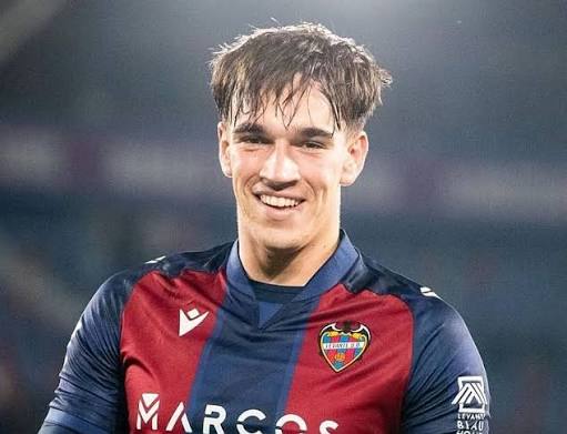 Real Madrid swooped to sign striker Carlos Espi from Levante on Thursday for a reported 25 million e...