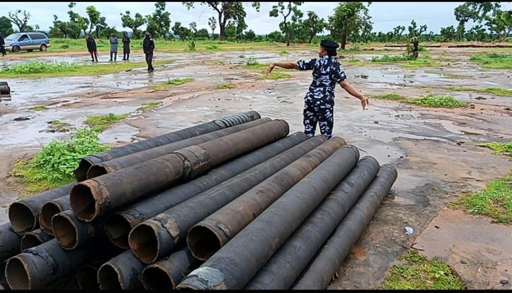 By Kingsley Omonobi
ABUJA — Operatives of the Nigeria Police Force have dismantled a pipeline vanda...