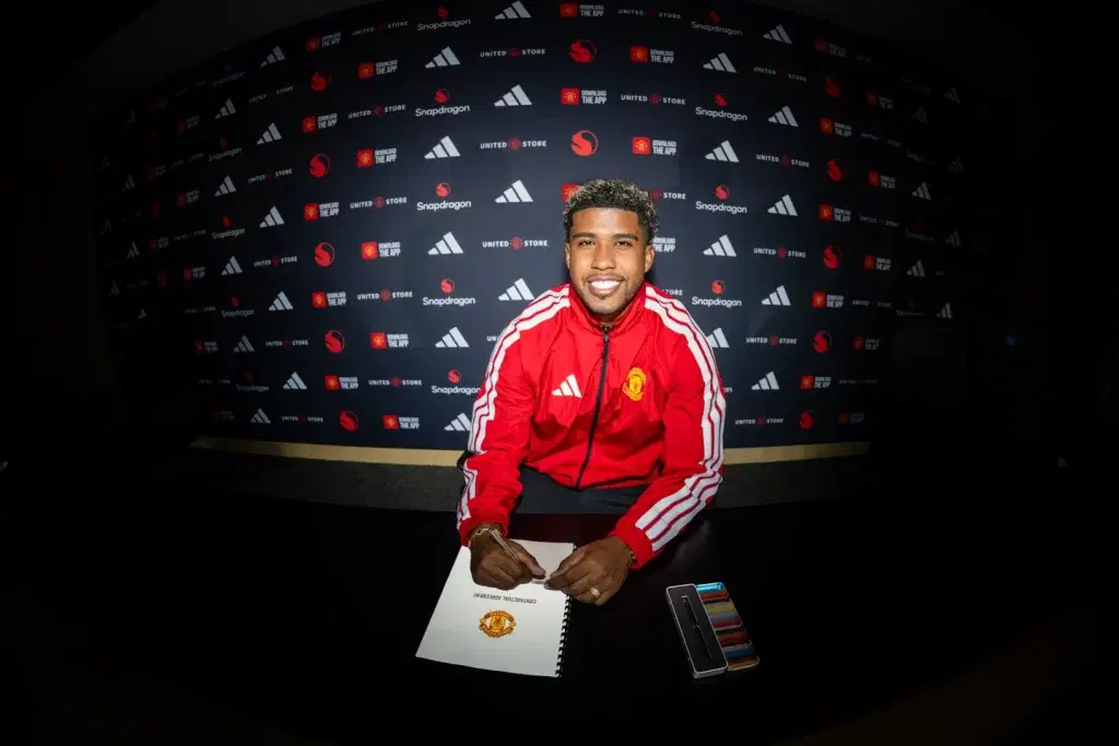 By Adegboyega Adeleye
Manchester United have completed the signing of Brazil midfielder Andrey Sant...