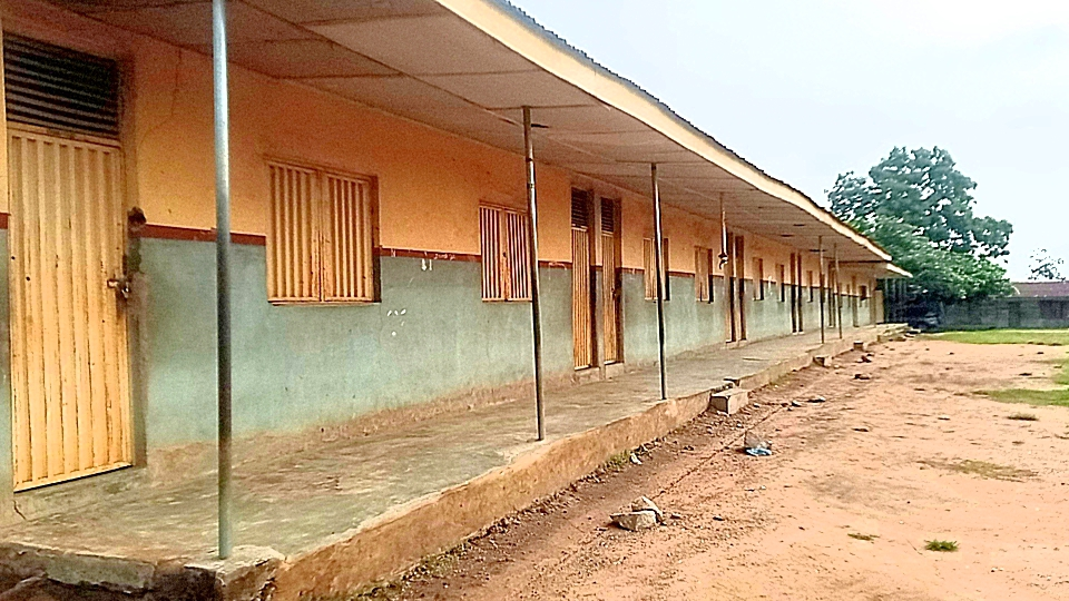 By Adeola Badru
The Nigeria Union of Teachers (NUT) has suspended its strike across public schools...