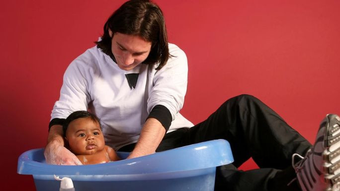 Messi and Yamal to meet in Sunday’s World Cup final. Iconic 2007 photo shows Messi bathing infant Ya...