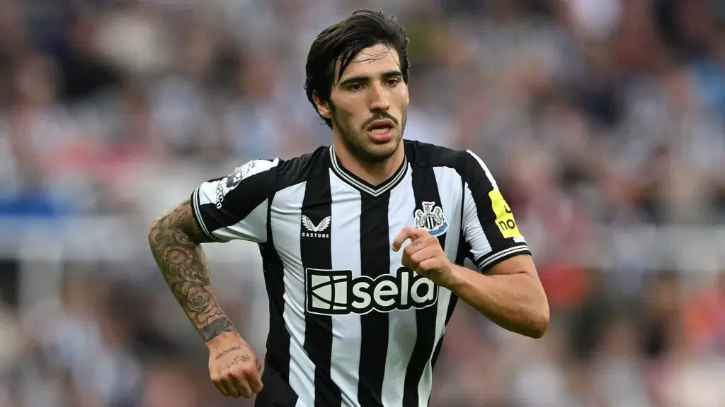 Tottenham Hotspur are poised to sign Sandro Tonali after agreeing a club-record £100 million ($133 m...