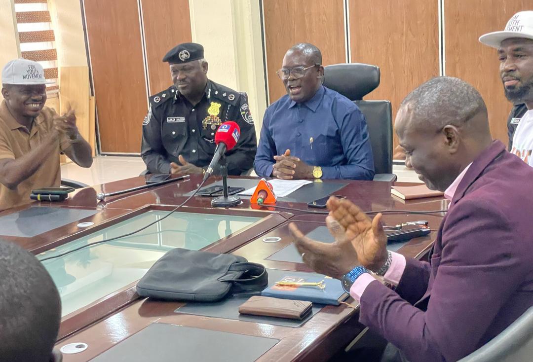 The Federal Ministry of Works has trained 40 youths drawn from host communities to patrol the Lagos-...