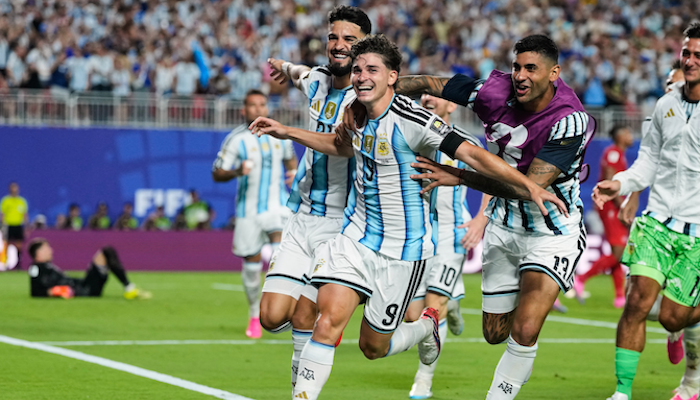 Argentina defeats Switzerland 3-1 in extra time, with Julián Álvarez inspiring victory for a semi-fi...