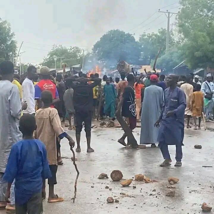 By Musa Ubandawaki, Sokoto
Residents of Bodinga Local Government Area of Sokoto State on Friday sta...