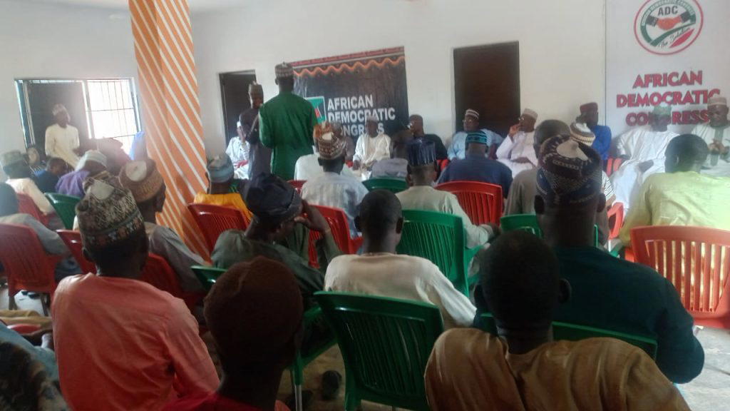 By Musa Ubandawaki, Sokoto
Hundreds of supporters of the All Progressives Congress (APC) in Samo Vi...