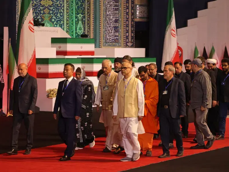 Iranian leaders began paying their respects on Friday before the coffin of the country’s late suprem...