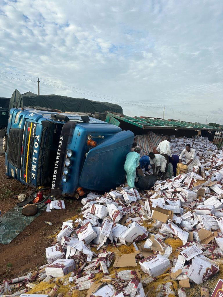 By Demola Akinyemi Ilorin
Fifteen persons, all males, have died in an auto crash at Muslim cemetery...