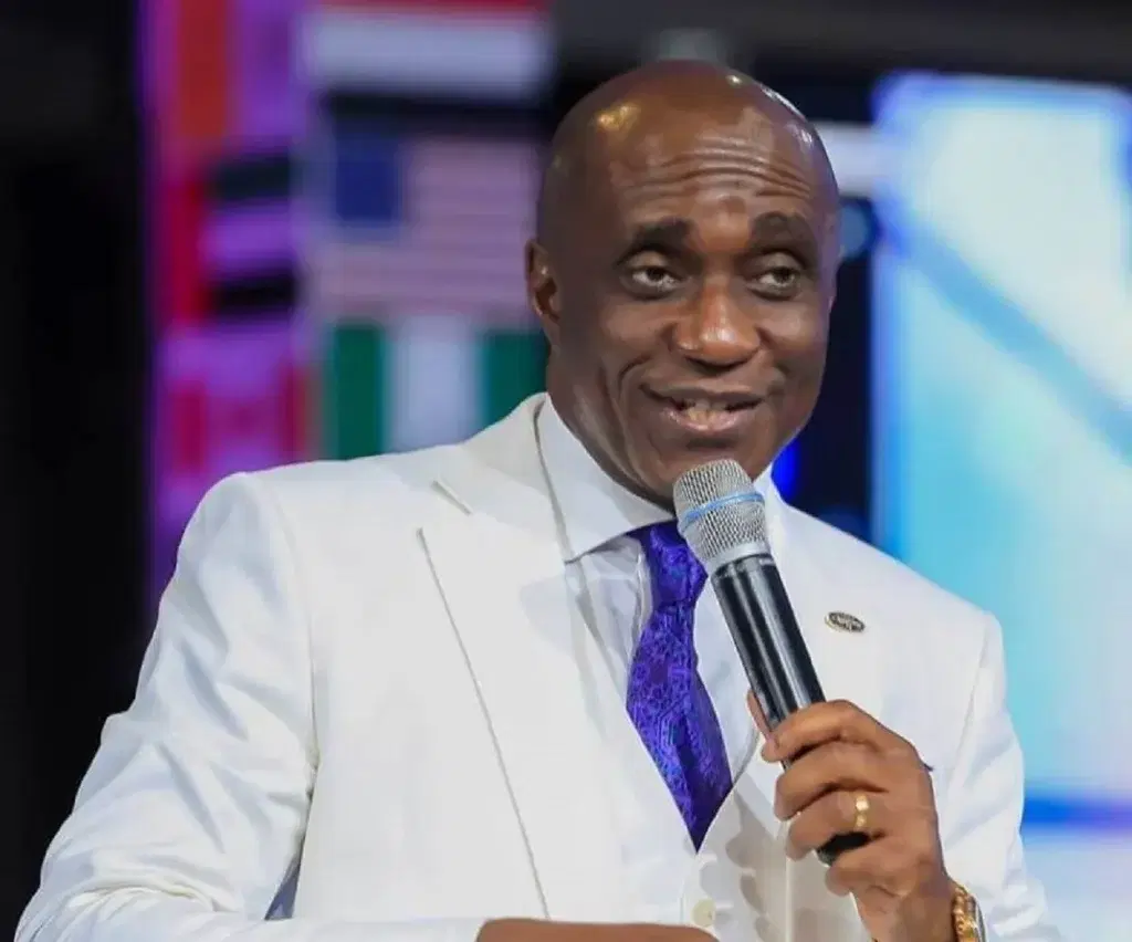 By Olayinka Ajayi
PORT HARCOURT — The Presiding Pastor of Salvation Ministries, Pastor David Ibiyeo...