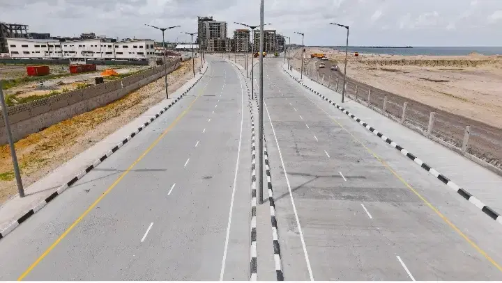 Lagos State Governor, Mr Babajide Sanwo-Olu, and the Minister of Works, Sen. Dave Umahi, have dismi...