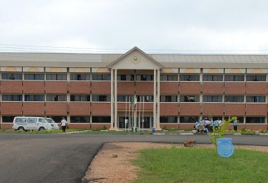 By Juliet Umeh
Within the space of one week, Osun State University, UNIOSUN, has found itself grapp...