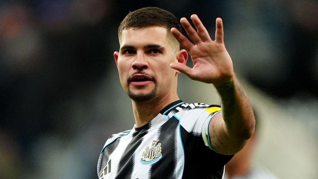 By Adegboyega Adeleye
Premier League champions Arsenal are closing in on the signing of Newcastle U...