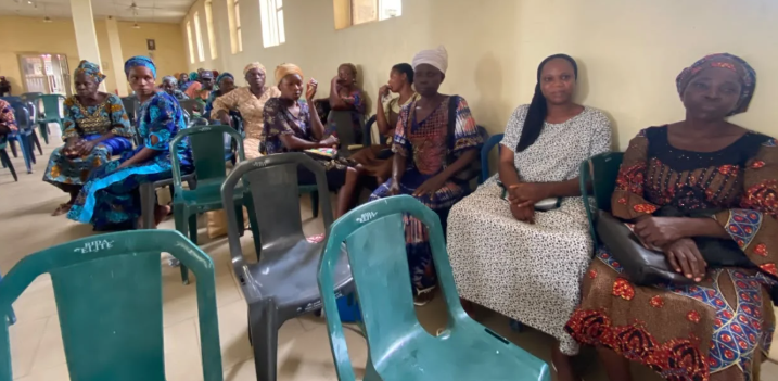 By Adeola Badru
Parents and relatives of pupils and teachers rescued from captivity in Oriire Local...