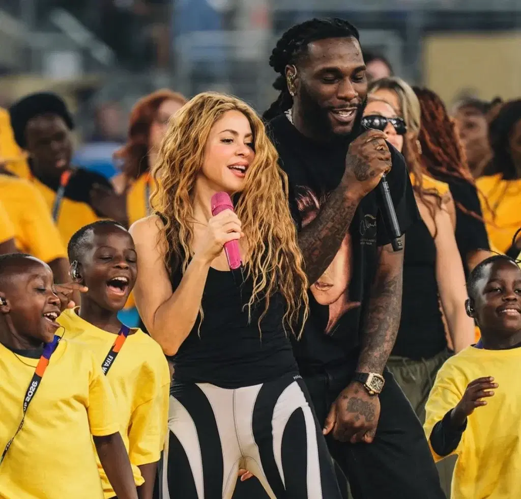 By Deborah Oyekale
Nigerian singer and Grammy Award winner, Burna Boy, has made history with the so...