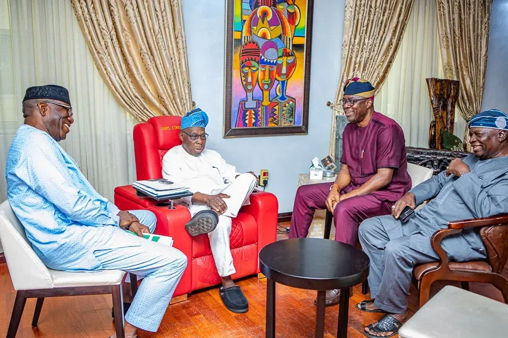Former President Olusegun Obasanjo on Sunday received at his residence in the Olusegun Obasanjo Pres...