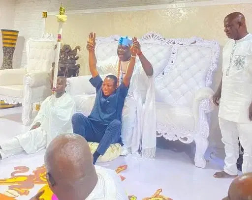 By Adeola Badru
Yoruba nation activist, Sunday Adeyemo, popularly known as Sunday Igboho, has unvei...