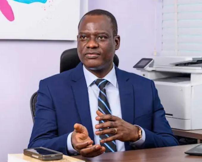 By Victor Ahiuma-Young
Abuja: Mounting pressure from aggrieved Nigerian workers has compelled the F...