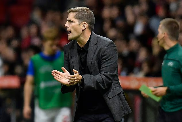 South Korea’s new interim coach Robert Moreno said Monday that he wanted to make fans in the country...