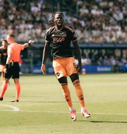 Ajax Amsterdam Legend, Frank de Boer has called for patience with Tolu Arokodare, insisting the stri...