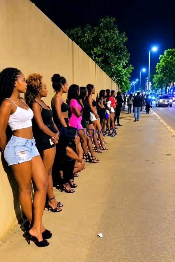 My people I'm still confusing ๐ค
What are this ladies lining up for ๐คท
and
In which state or coun...