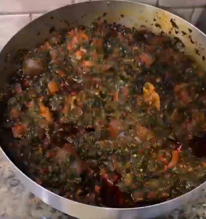 I beg, biko anyone with akpu there?
I need to eat something ๐