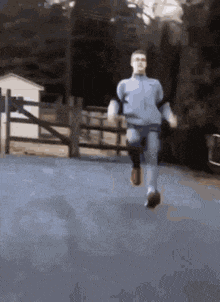 Run from bandits,
Run from police,
Run from thugs.
