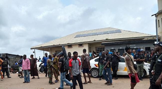 Two Killed In Ojoo Violence As Oyo Govt Moves To De-escalate Tensions.
The violence followed the ki...