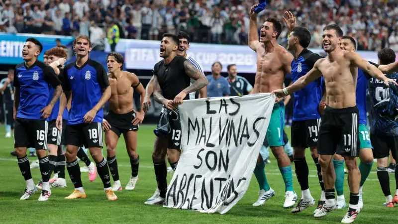 Argentina face action after waving Falklands banner.
Argentina face the prospect of disciplinary ac...