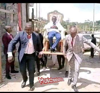 When my father David handed over the King to me ๏ฟฝ#Trending #LekeeLekee