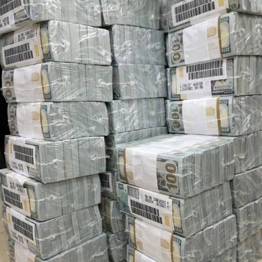 A. 67kg of 100 dollar bill.
B. 67kg of 24 karat gold bar.
Choose one. Aor B