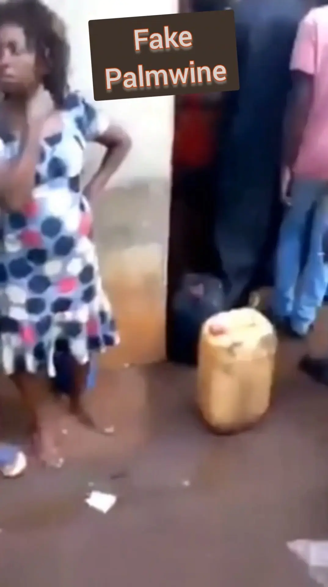 Palmwine self, dem dey produce FAKE! ๐ญ๐
Wetin Nigerians do to offend these people like this? Even...