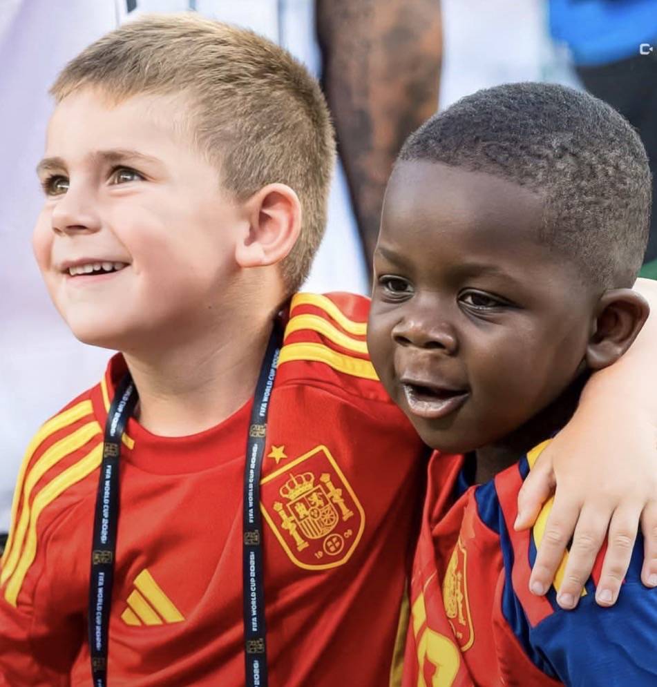 Pic of the day!!!❤️❤️🥰🥰
Racism wasn’t born
It was taught!!💔