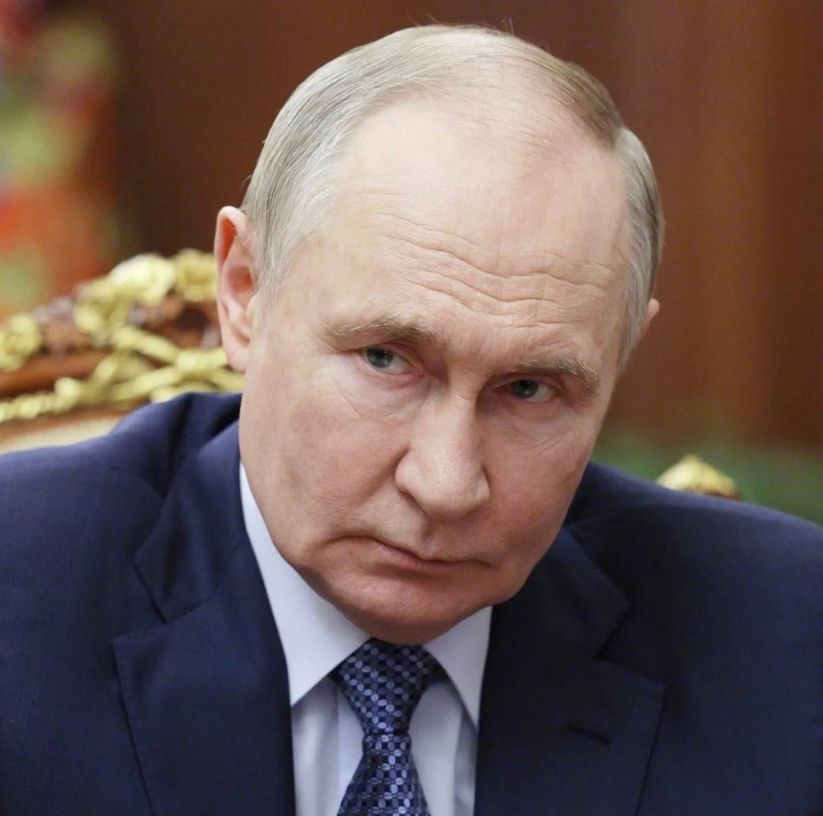 JUST IN: π·πΊπΊπ¦ Russian President Putin says he is willing to meet Ukrainian Presiduent Zelensky outsi...